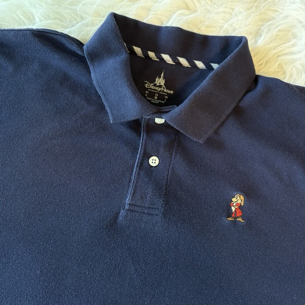 Disney Parks Polo Shirt Mens‎ M Cotton Blend Knit Embroidered Grumpy Dwarf Blue